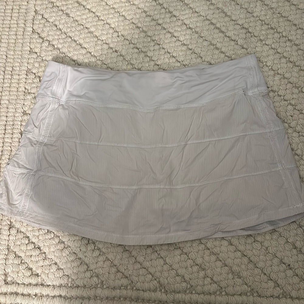 Lululemon off-white tennis skirt. Size 8